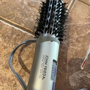 John Frieda handhelds round brush blow dryer excellent condition